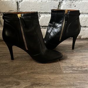 Black short high heel boot